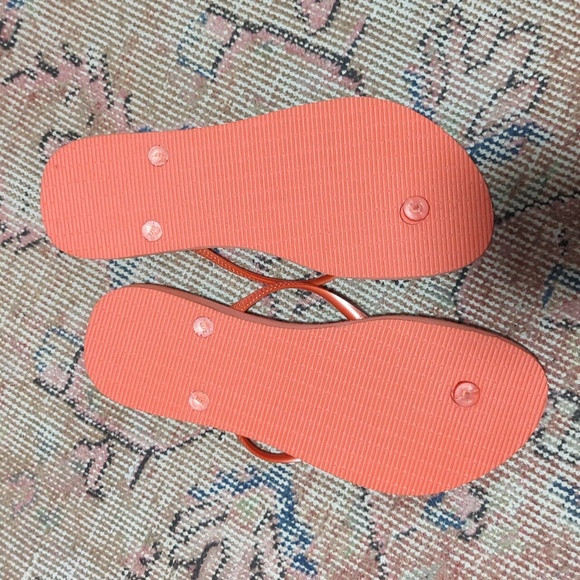 Havainas Slim Flip Flops - Picture 2 of 3